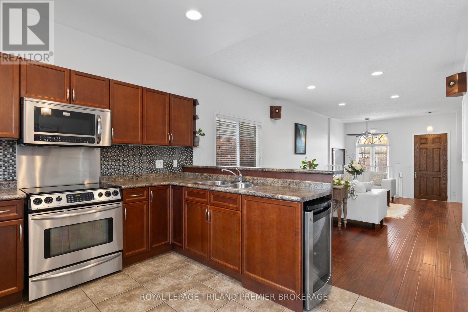 576 Garibaldi Avenue, London North, Ontario  N5X 4K2 - Photo 9 - X12532088