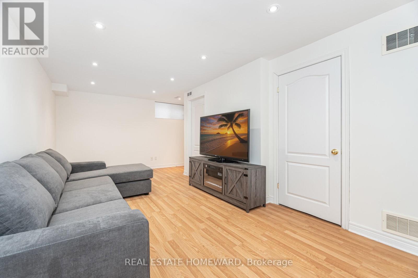 10 - 568 Tugwell Place, Newmarket, Ontario  L3Y 8S5 - Photo 28 - N12531840