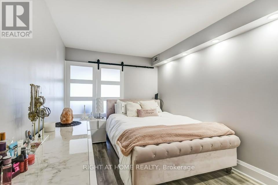 905 - 30 Harding Boulevard W, Richmond Hill, Ontario  L4C 1S8 - Photo 16 - N12531908