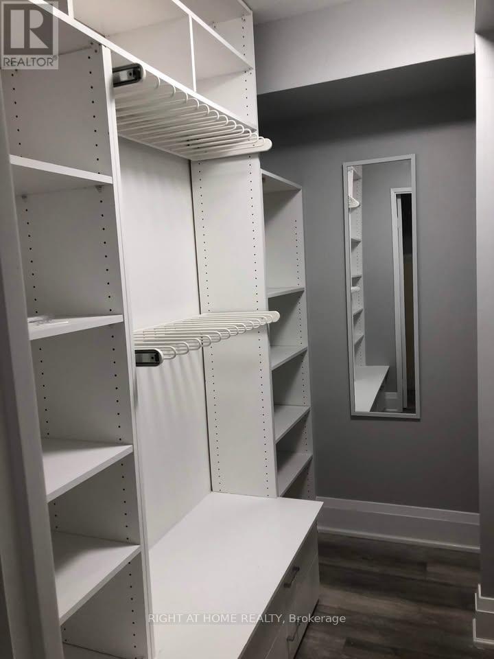 905 - 30 Harding Boulevard W, Richmond Hill, Ontario  L4C 1S8 - Photo 17 - N12531908