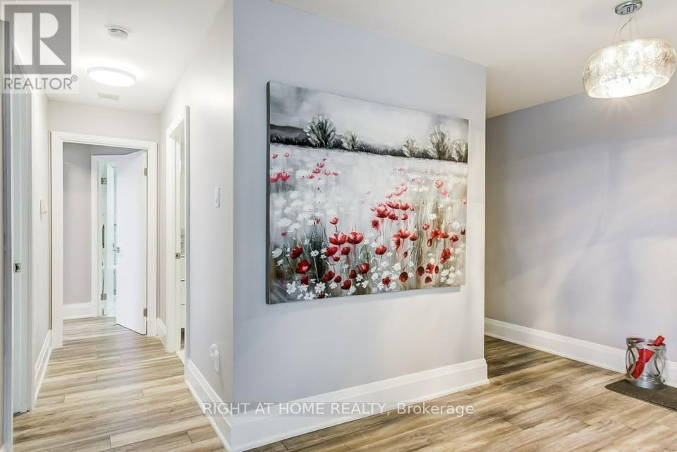 905 - 30 Harding Boulevard W, Richmond Hill, Ontario  L4C 1S8 - Photo 3 - N12531908