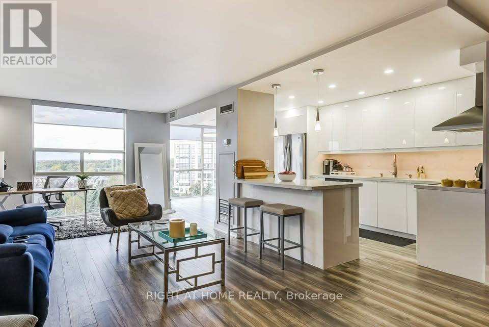 905 - 30 Harding Boulevard W, Richmond Hill, Ontario  L4C 1S8 - Photo 4 - N12531908