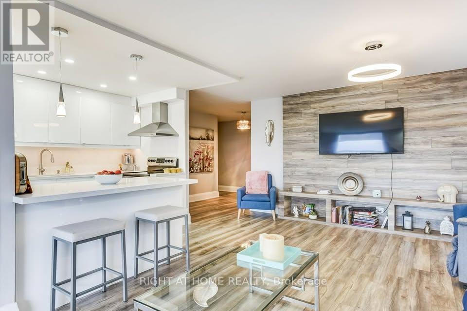 905 - 30 Harding Boulevard W, Richmond Hill, Ontario  L4C 1S8 - Photo 5 - N12531908