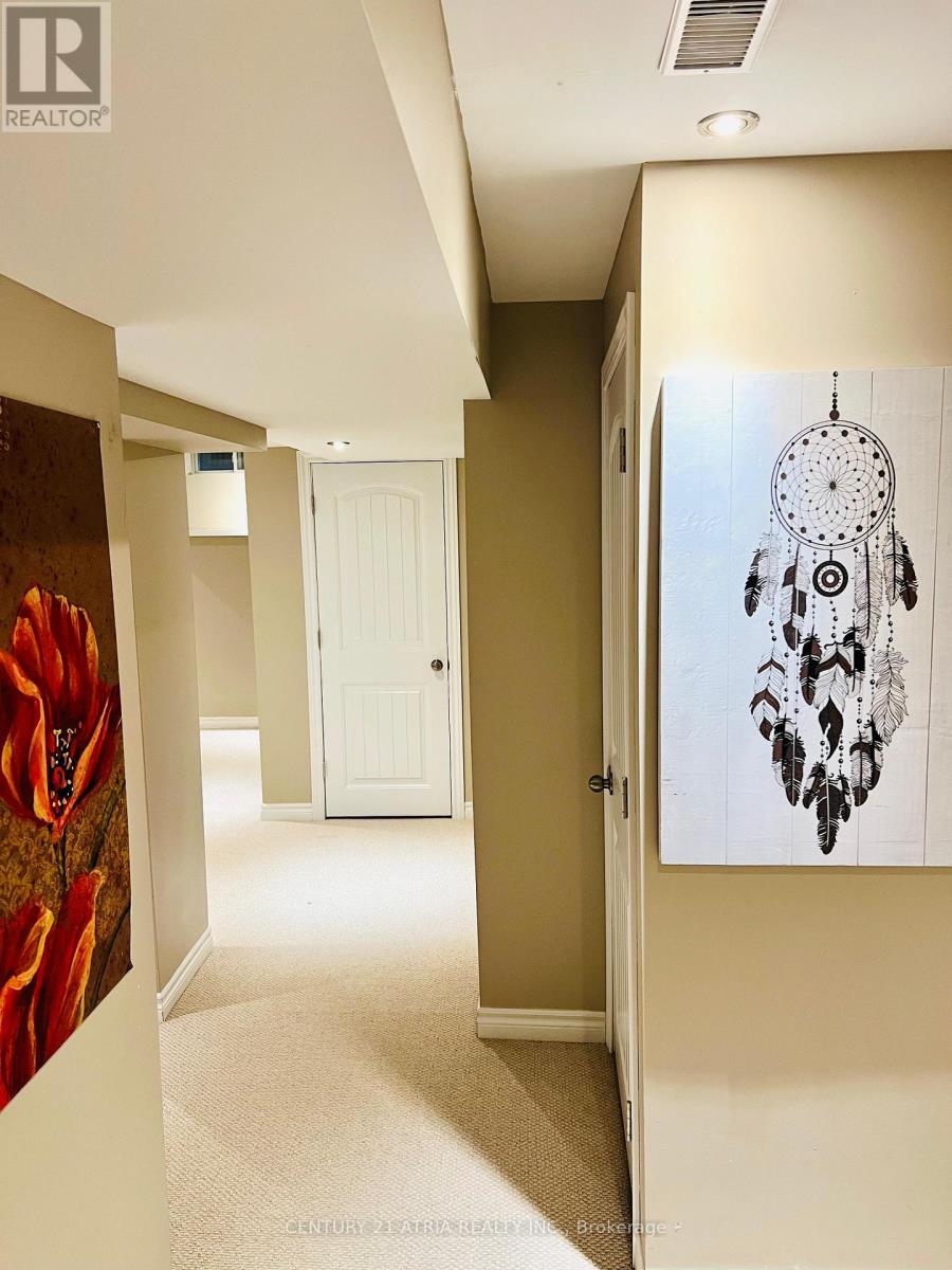 19 Bird Street, Barrie, Ontario  L4N 0X4 - Photo 2 - S12531862