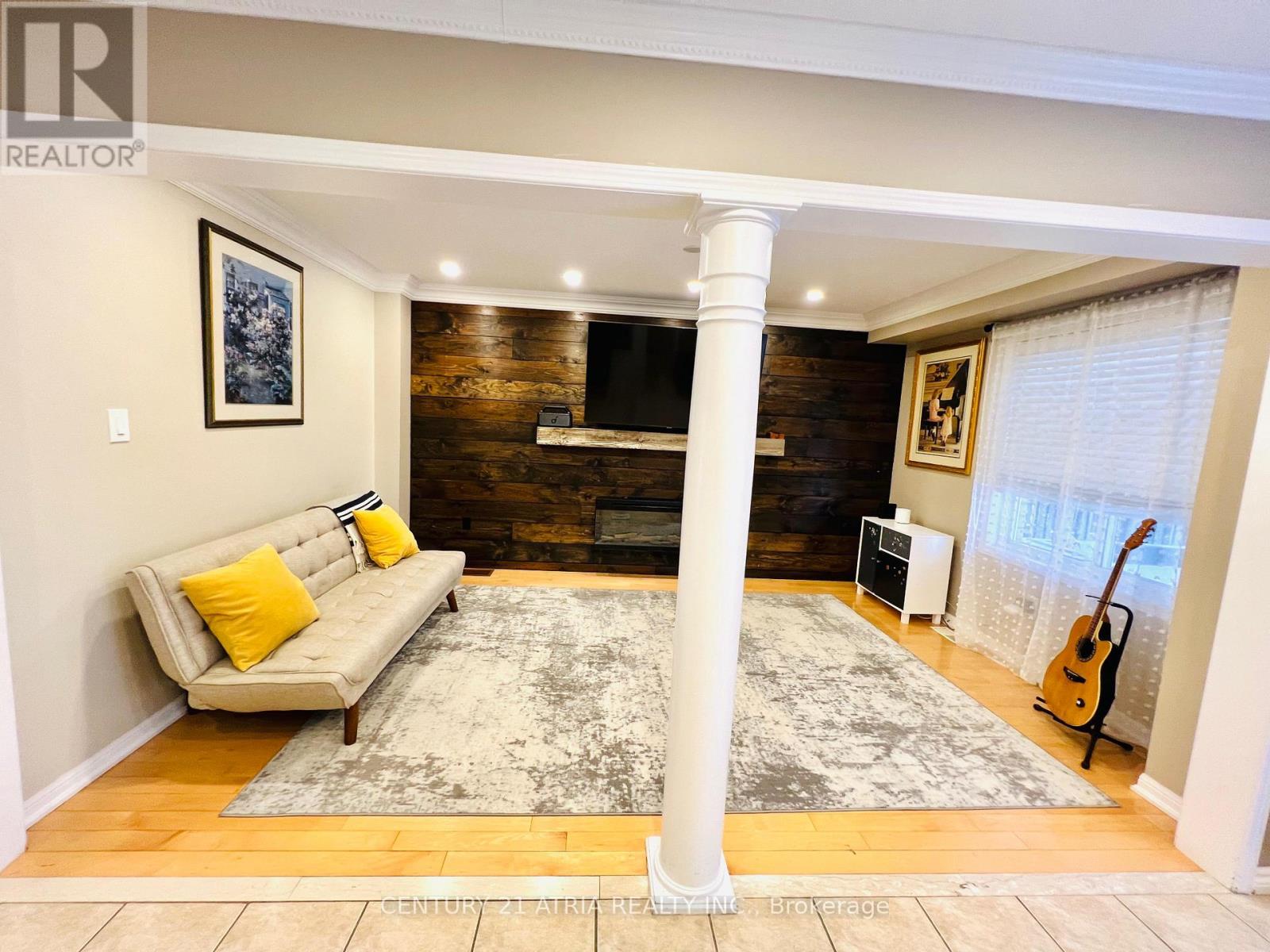 19 Bird Street, Barrie, Ontario  L4N 0X4 - Photo 3 - S12531862