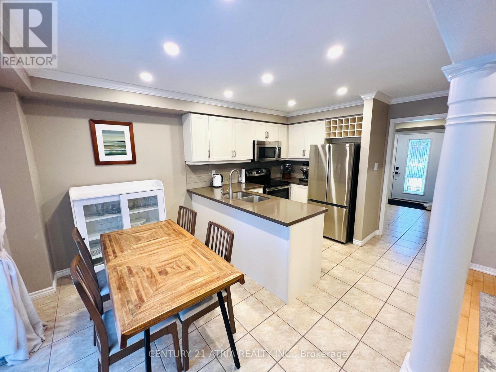 19 Bird Street, Barrie, Ontario  L4N 0X4 - Photo 4 - S12531862