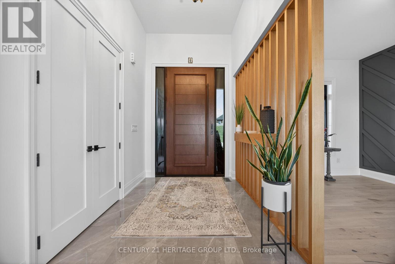 7 Caldwell Drive, Oro-Medonte, Ontario  L0L 2L0 - Photo 3 - S12531948