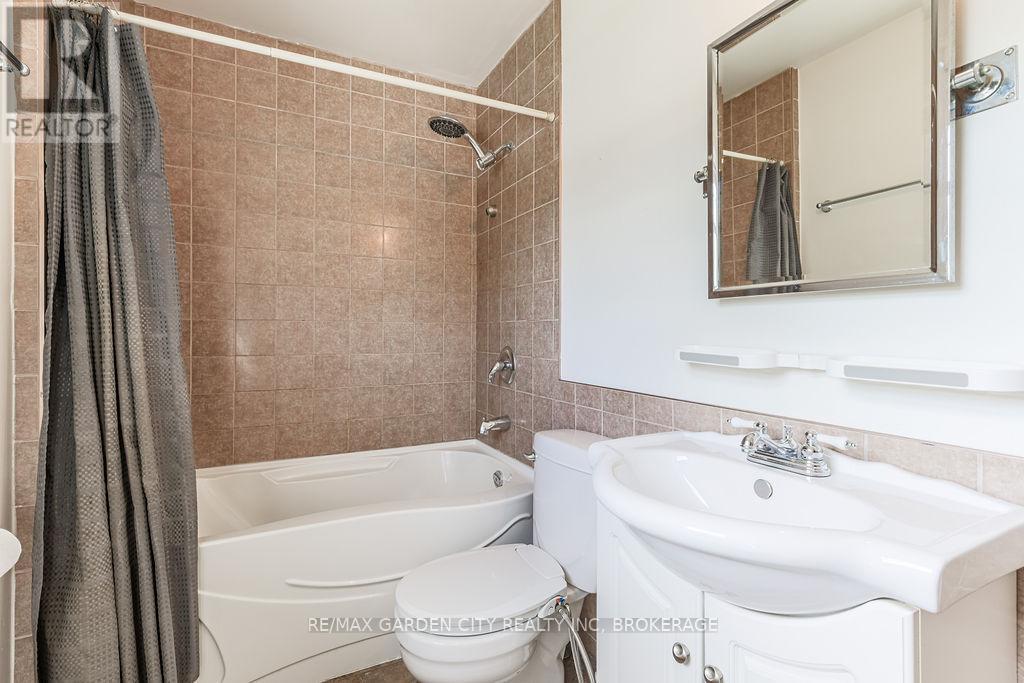 48 Morgan Drive, Haldimand, Ontario  N3W 1H7 - Photo 15 - X12532114