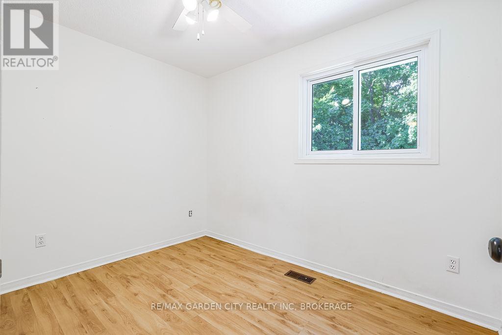 48 Morgan Drive, Haldimand, Ontario  N3W 1H7 - Photo 22 - X12532114