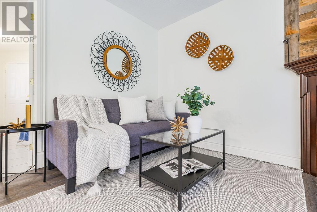 48 Morgan Drive, Haldimand, Ontario  N3W 1H7 - Photo 3 - X12532114