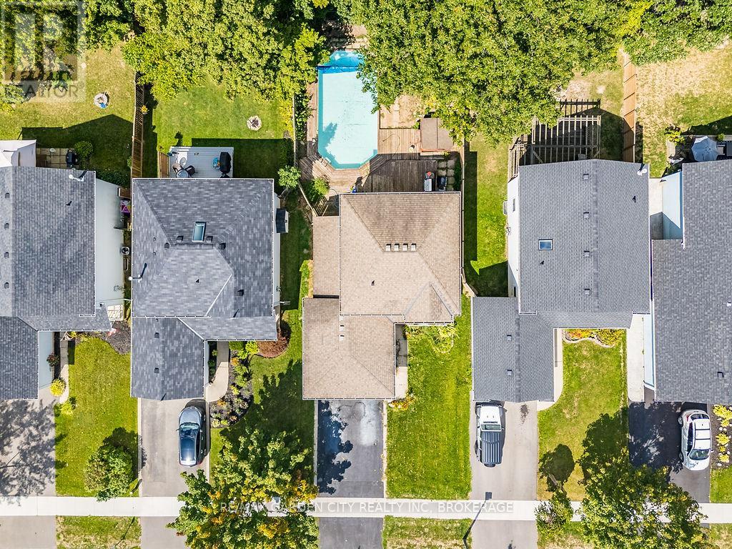 48 Morgan Drive, Haldimand, Ontario  N3W 1H7 - Photo 31 - X12532114