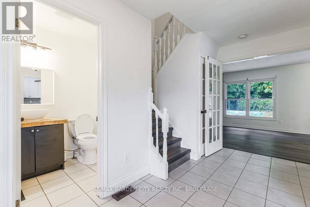 48 Morgan Drive, Haldimand, Ontario  N3W 1H7 - Photo 8 - X12532114