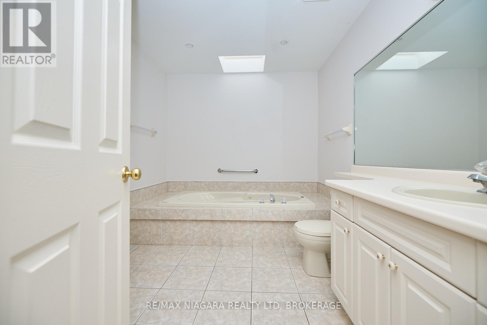 6869 Imperial Court, Niagara Falls, Ontario  L2G 7W9 - Photo 10 - X12532200