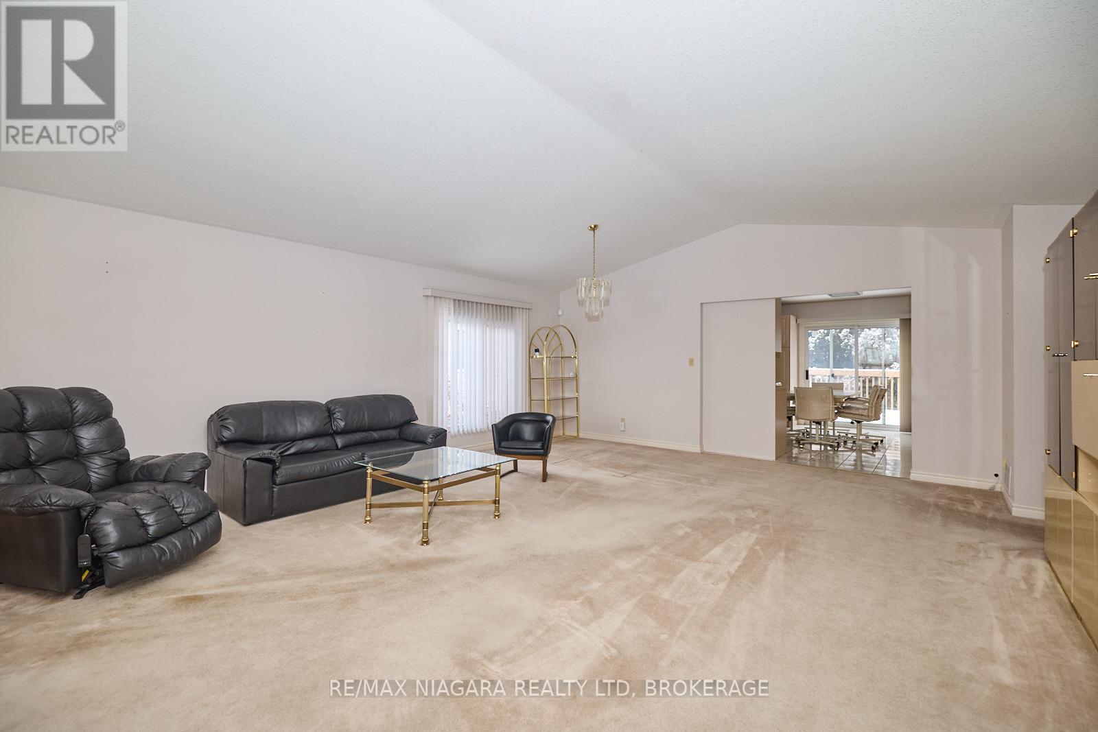 6869 Imperial Court, Niagara Falls, Ontario  L2G 7W9 - Photo 2 - X12532200