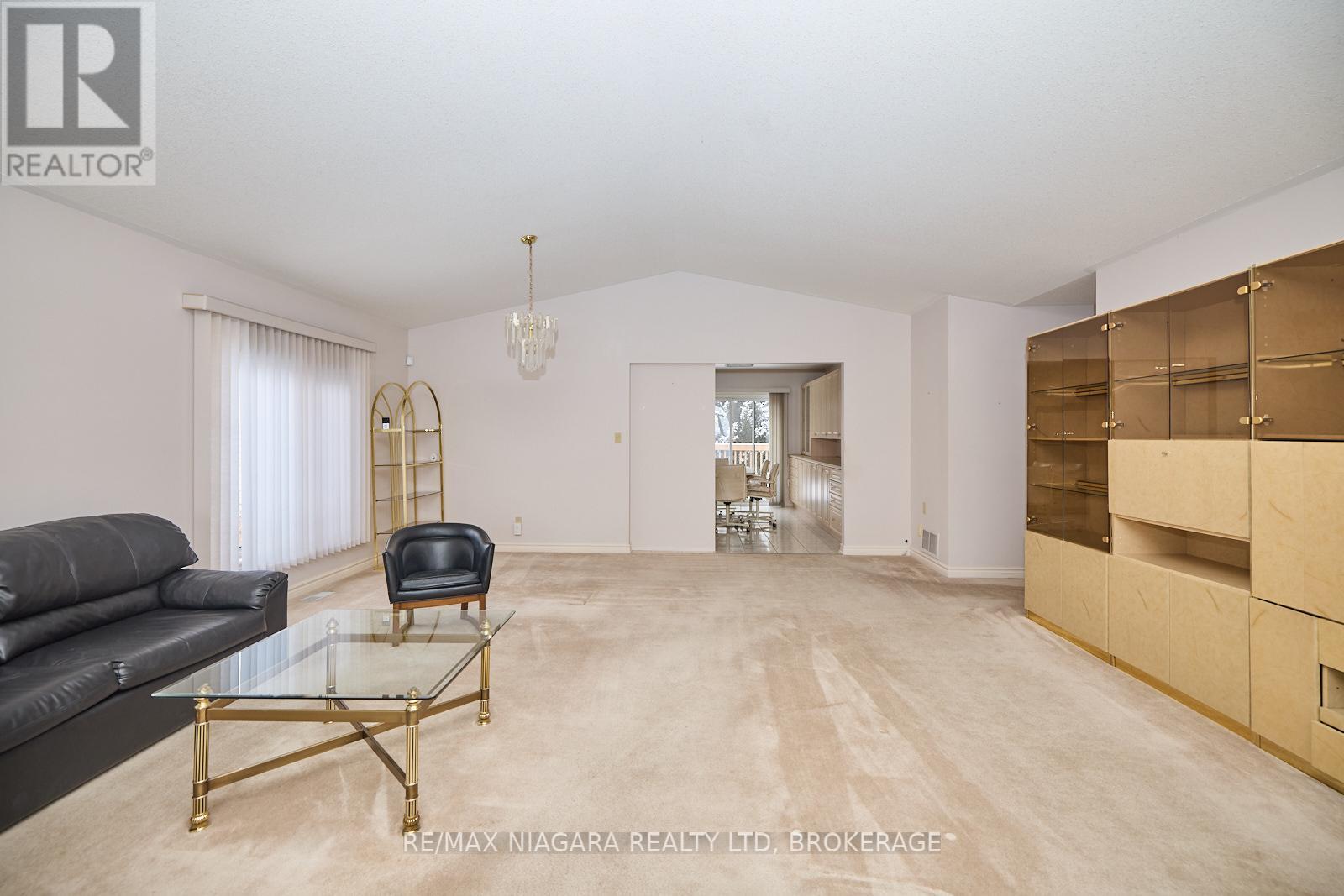 6869 Imperial Court, Niagara Falls, Ontario  L2G 7W9 - Photo 3 - X12532200