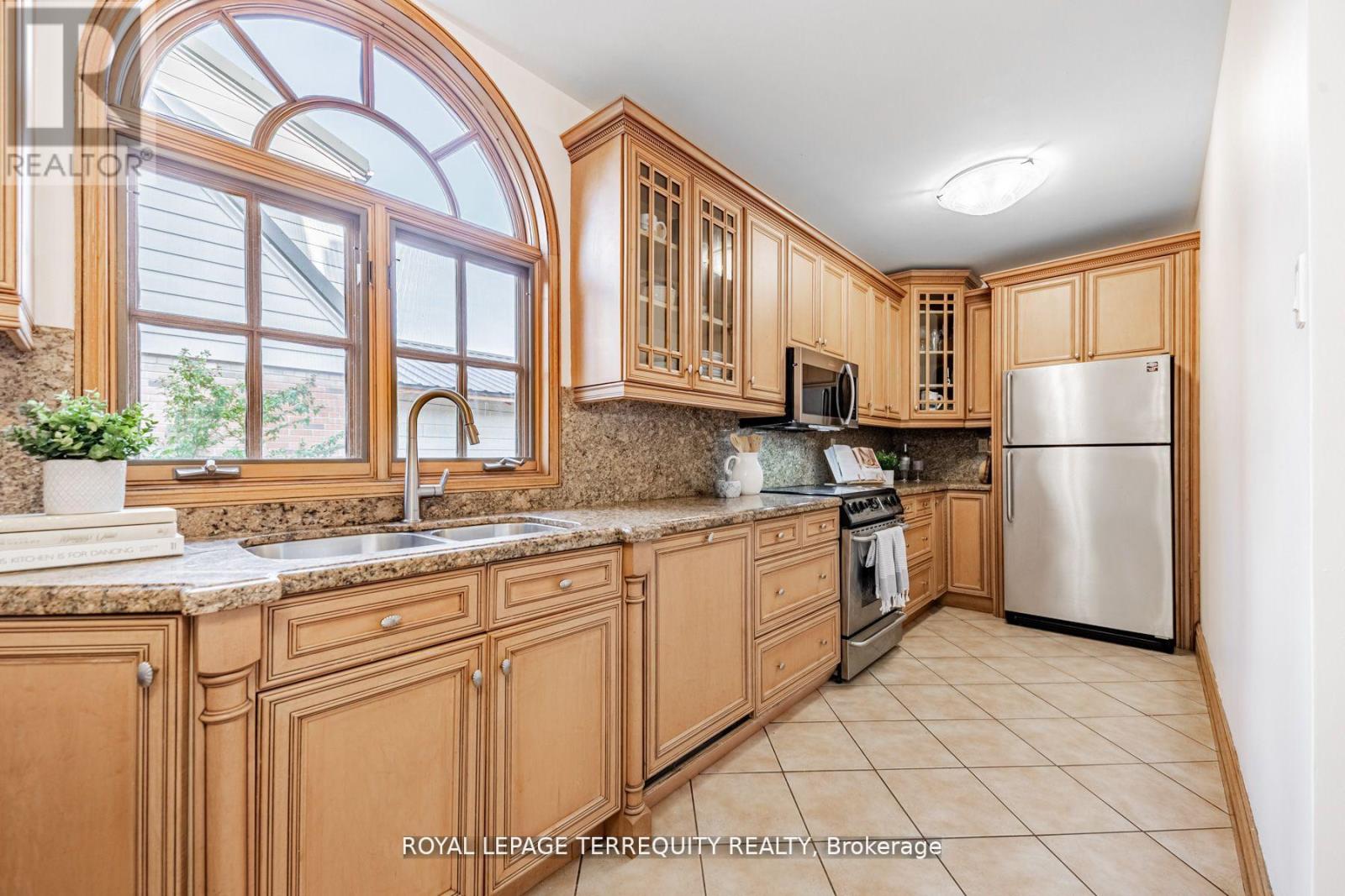 35 Joseph Street, Toronto, Ontario  M9N 2H9 - Photo 10 - W12531874