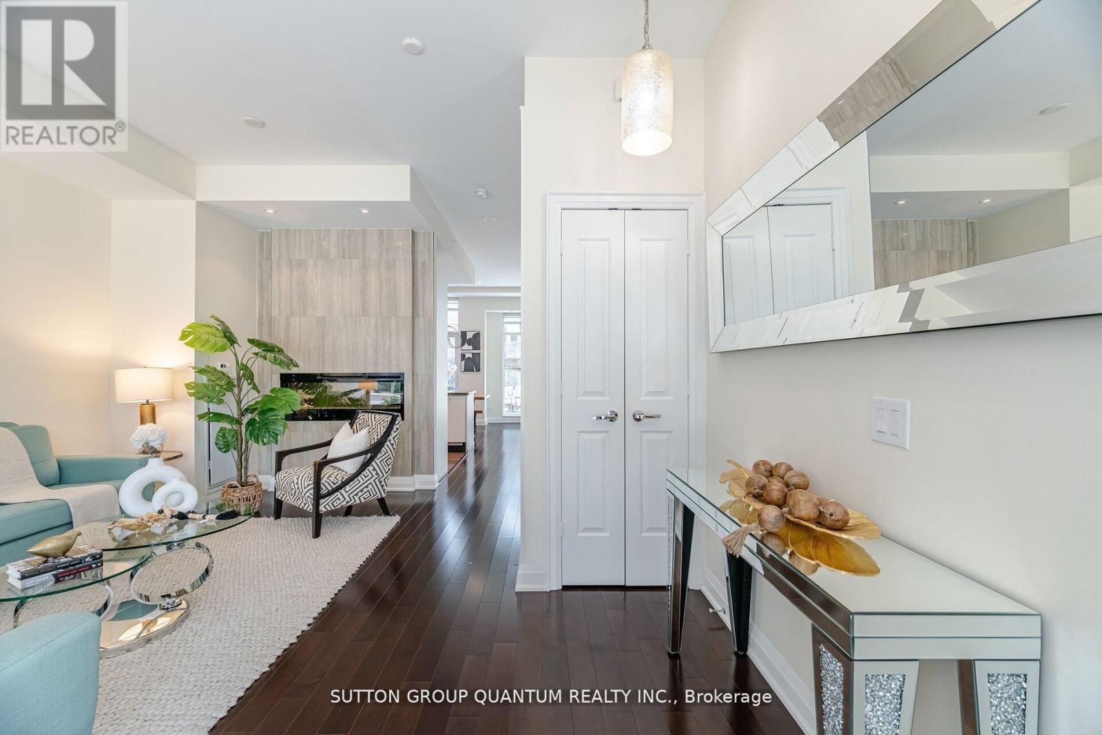 120 - 56 Jones Street, Oakville, Ontario  L6L 3E5 - Photo 4 - W12531904