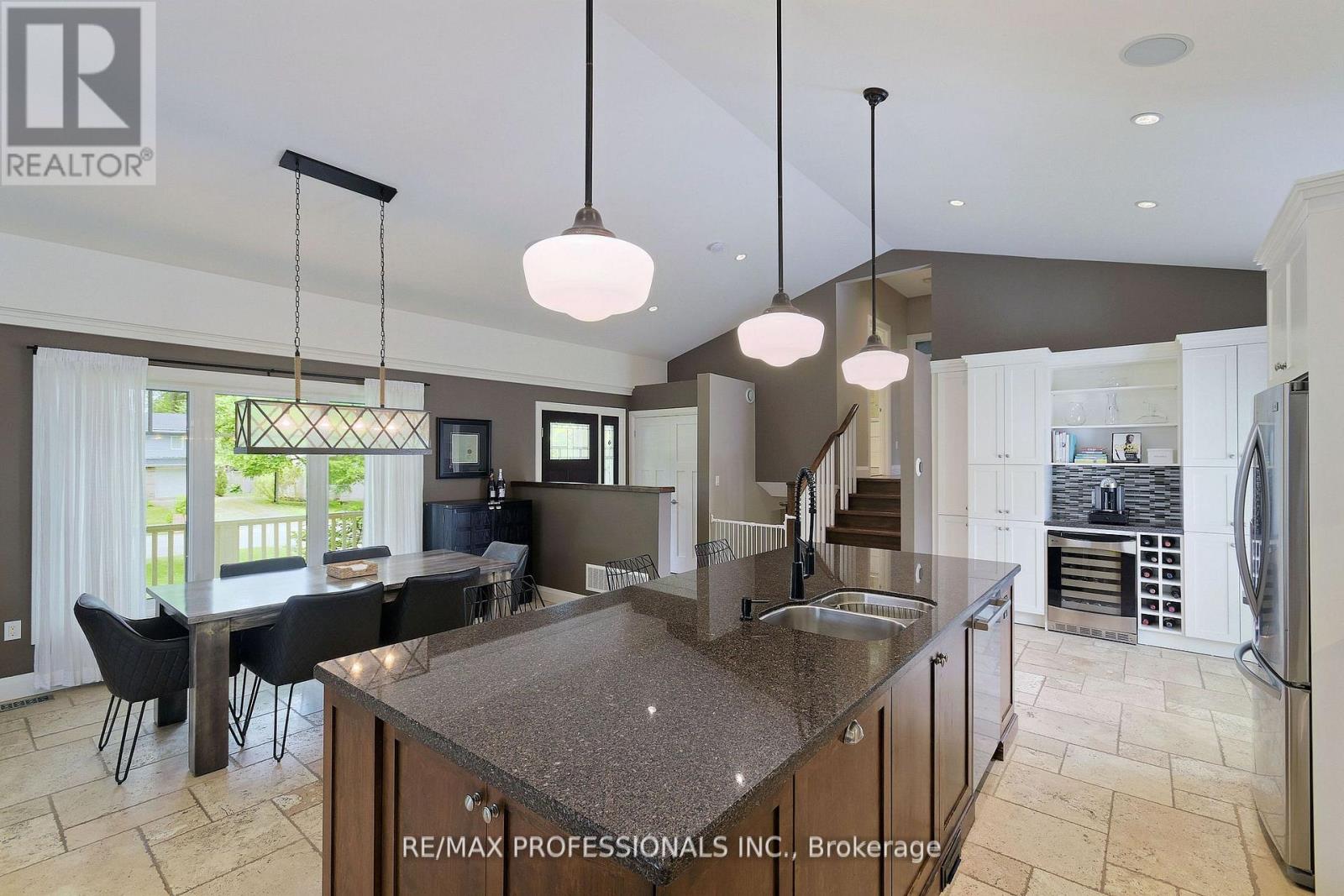 321 Wendy Lane, Oakville, Ontario  L6L 4P9 - Photo 10 - W12531914