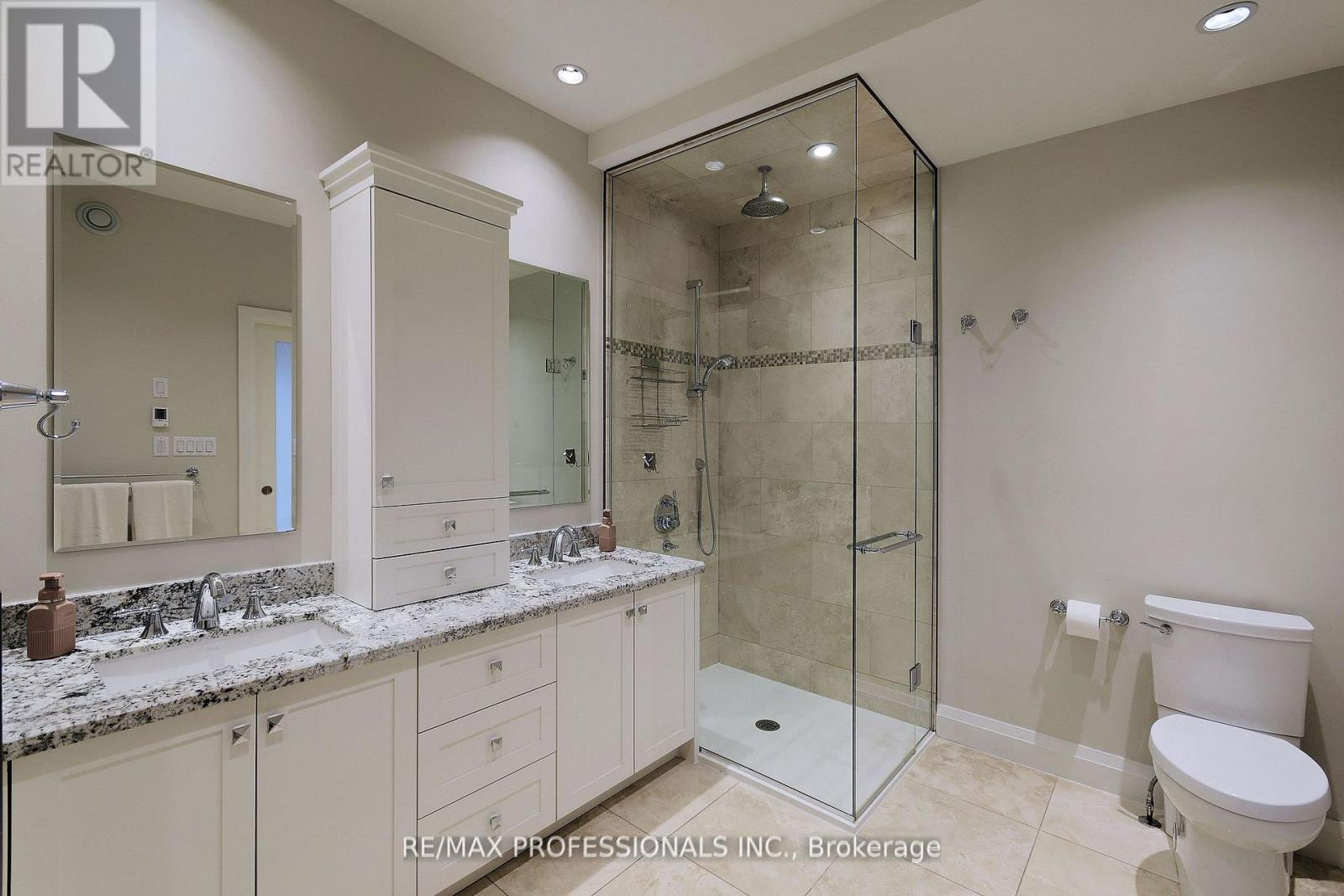 321 Wendy Lane, Oakville, Ontario  L6L 4P9 - Photo 16 - W12531914