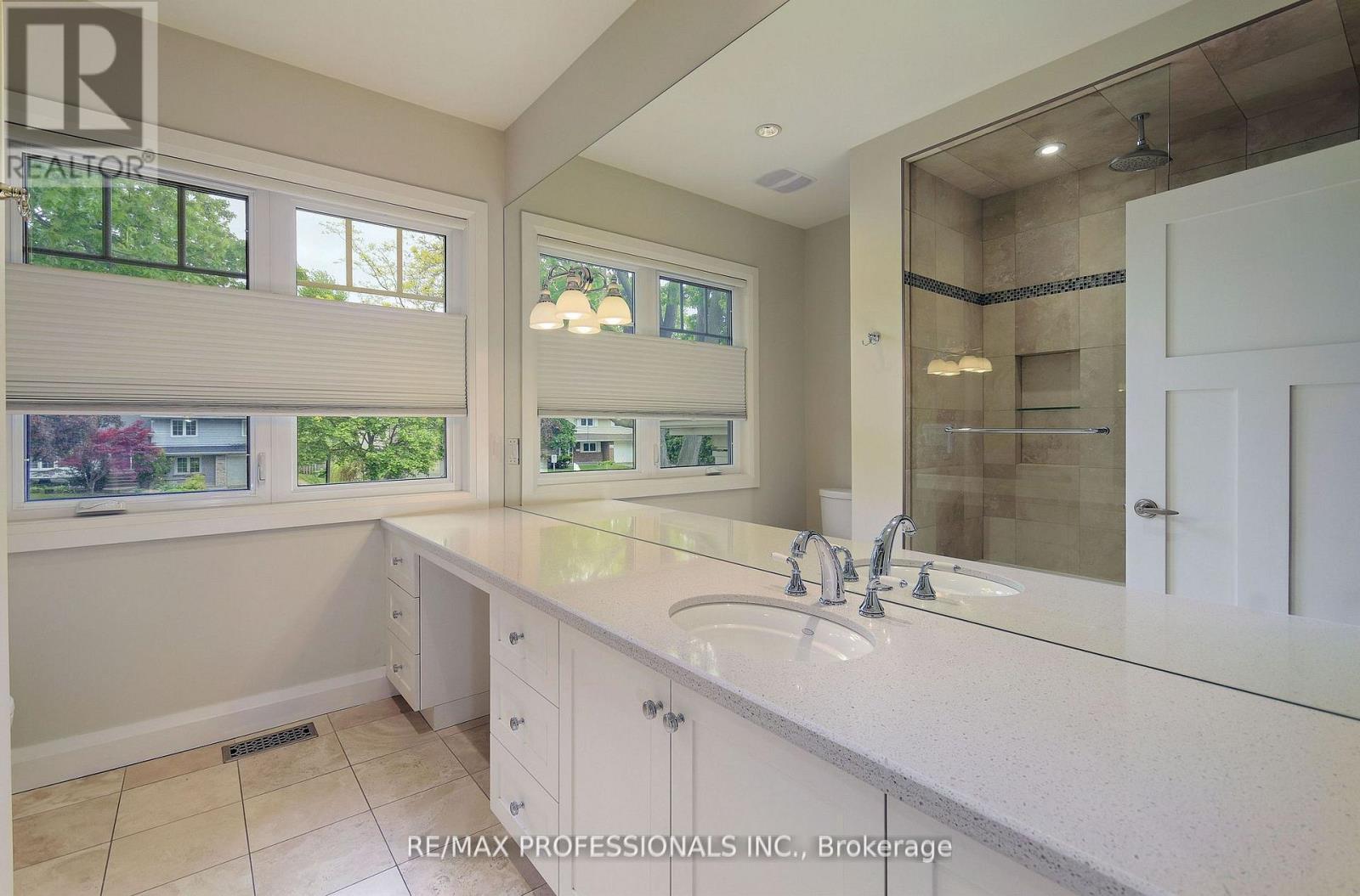 321 Wendy Lane, Oakville, Ontario  L6L 4P9 - Photo 19 - W12531914