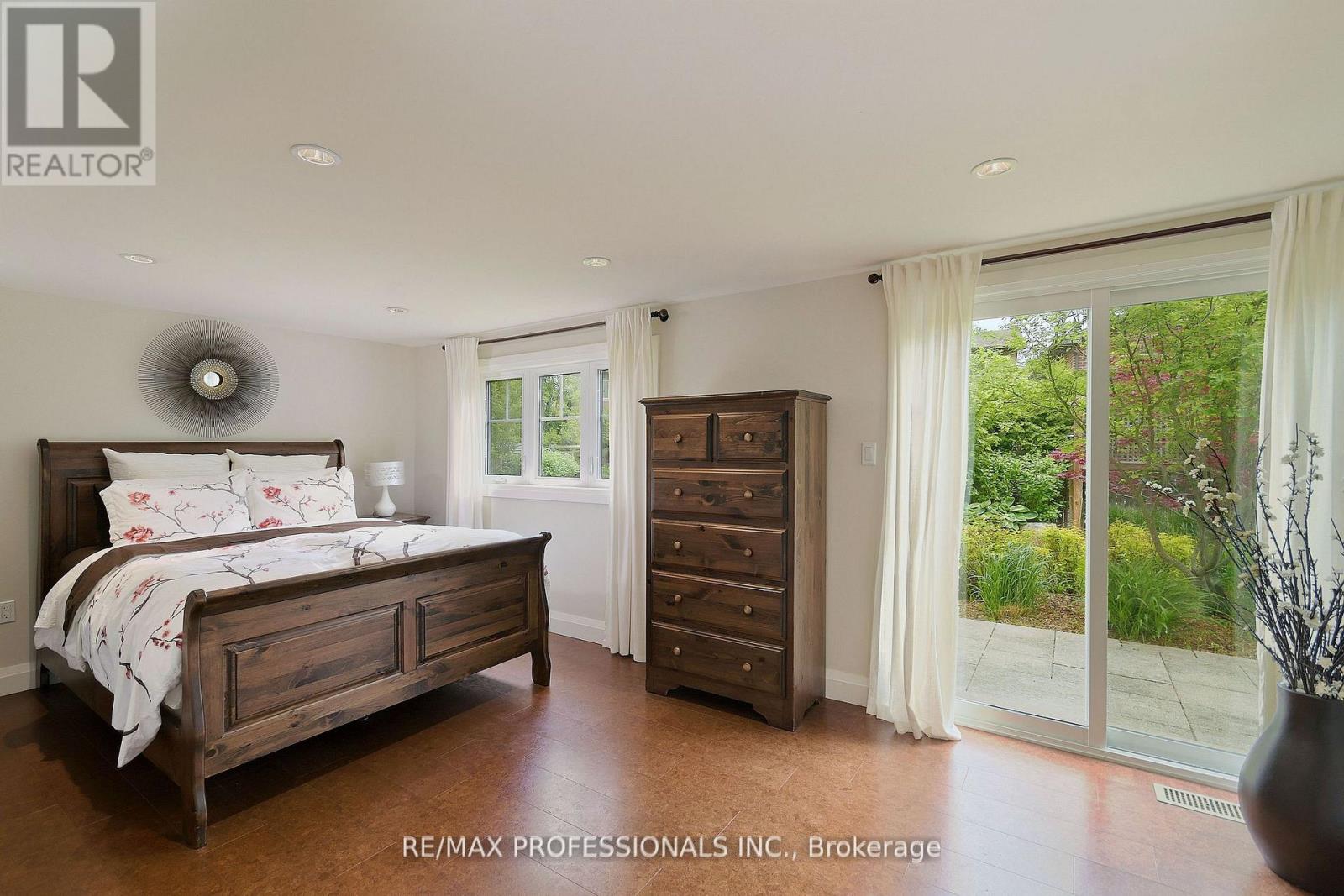 321 Wendy Lane, Oakville, Ontario  L6L 4P9 - Photo 20 - W12531914