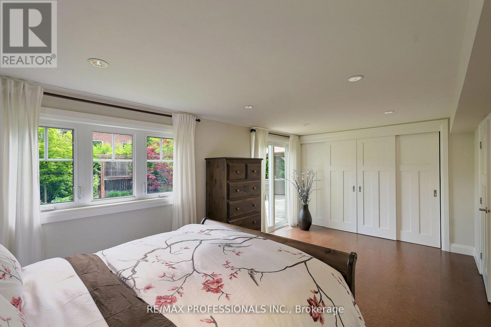 321 Wendy Lane, Oakville, Ontario  L6L 4P9 - Photo 21 - W12531914