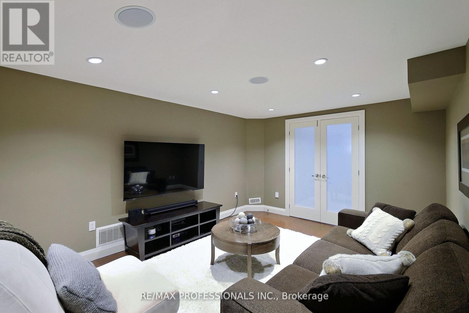 321 Wendy Lane, Oakville, Ontario  L6L 4P9 - Photo 25 - W12531914