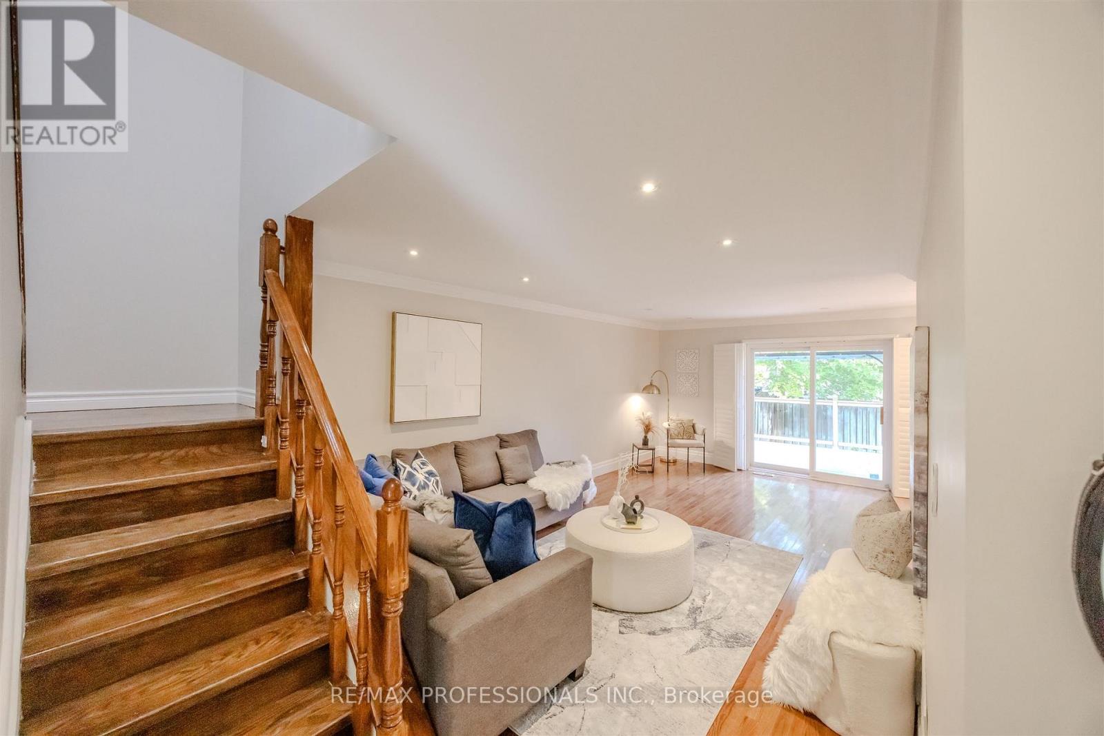 81 Millsborough Crescent, Toronto, Ontario  M9C 5E7 - Photo 13 - W12531938