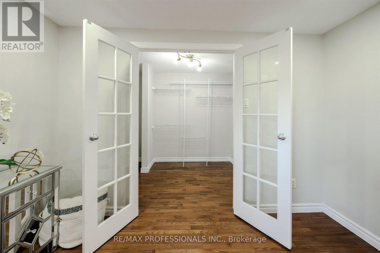 81 Millsborough Crescent, Toronto, Ontario  M9C 5E7 - Photo 25 - W12531938