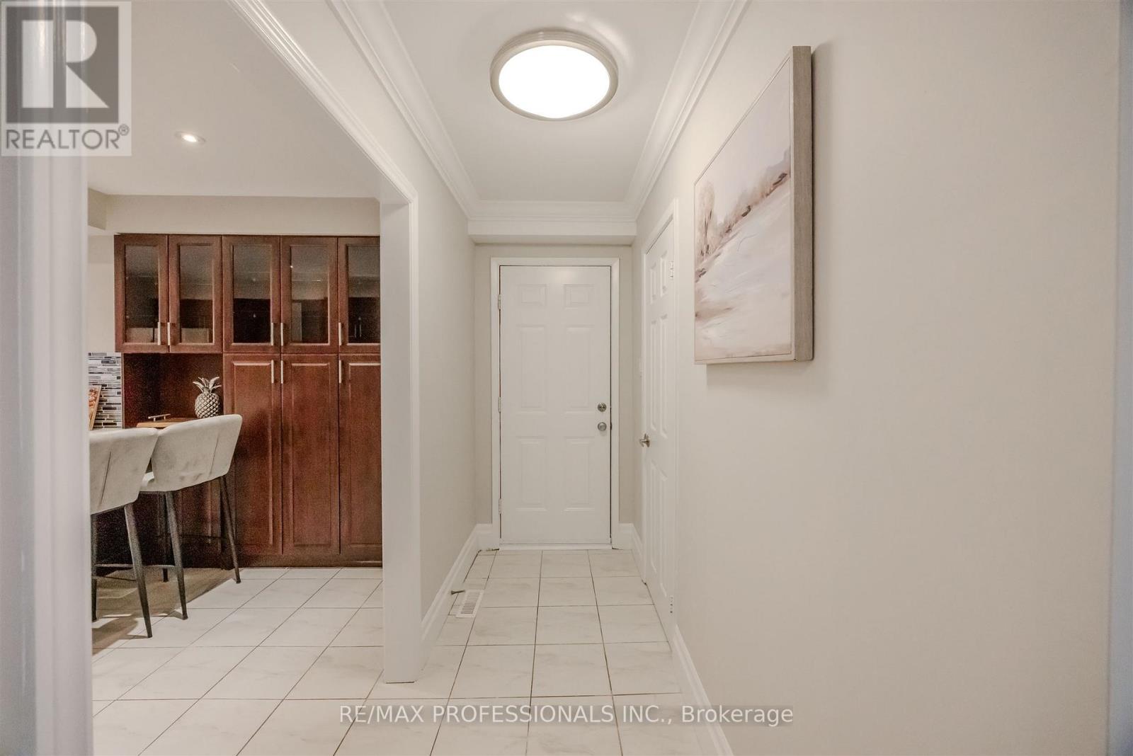 81 Millsborough Crescent, Toronto, Ontario  M9C 5E7 - Photo 7 - W12531938