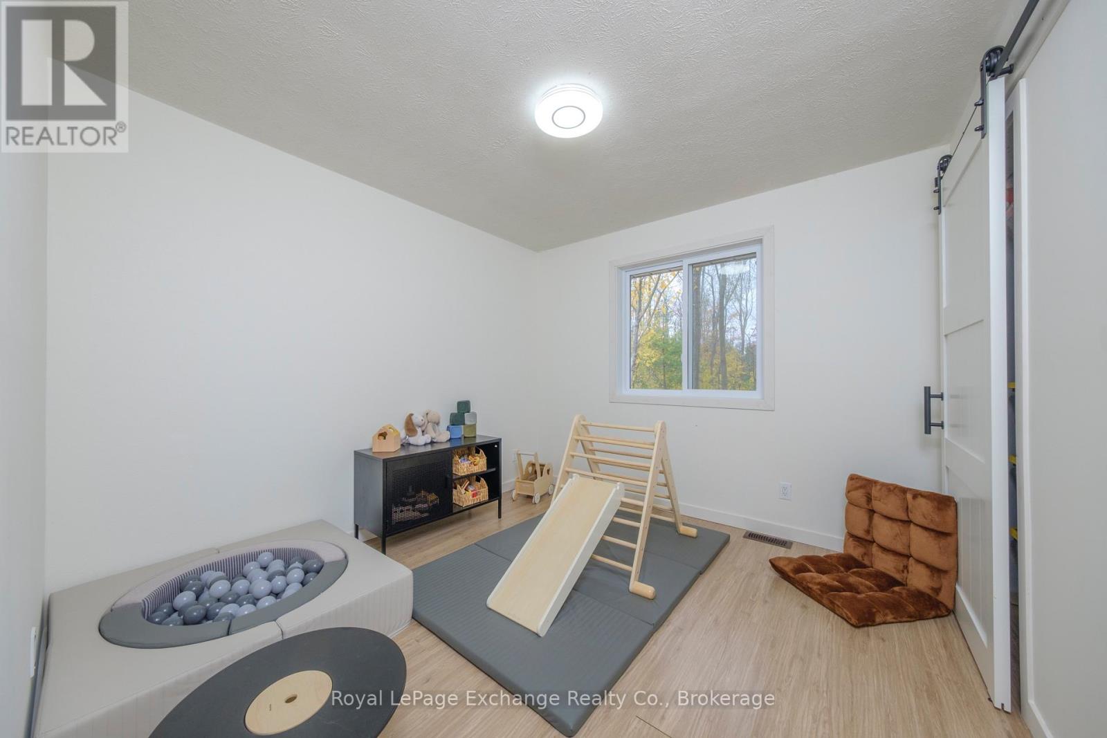 27 Dawson Drive, Kincardine, Ontario  N2Z 2X6 - Photo 11 - X12532182