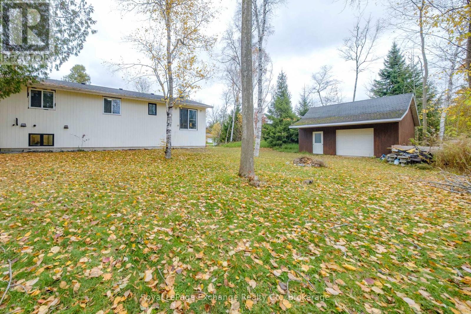 27 Dawson Drive, Kincardine, Ontario  N2Z 2X6 - Photo 3 - X12532182