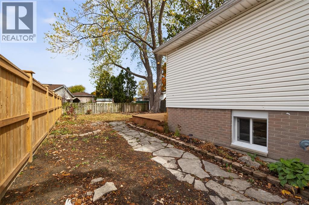 1128 Overlea Crescent, Sarnia, Ontario  N7S 4E7 - Photo 31 - 25028520