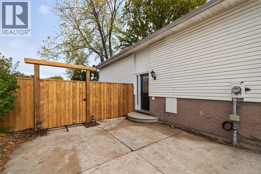 1128 Overlea Crescent, Sarnia, Ontario  N7S 4E7 - Photo 34 - 25028520