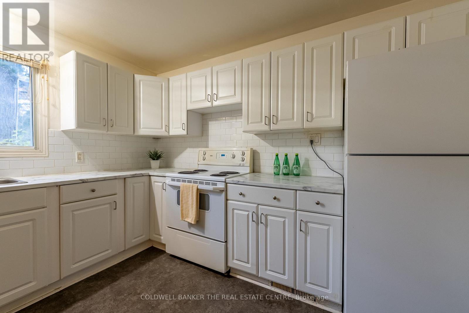 390 Fairview Drive, Gravenhurst, Ontario  P1P 1L2 - Photo 13 - X12531898