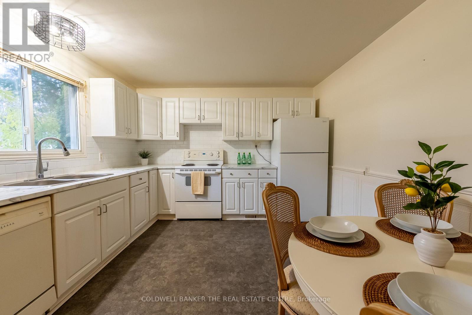 390 Fairview Drive, Gravenhurst, Ontario  P1P 1L2 - Photo 3 - X12531898