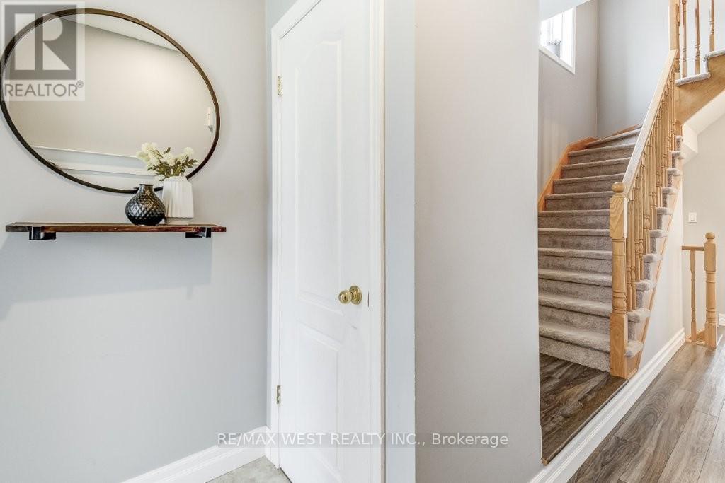 53 Cole Street, Hamilton, Ontario  L8B 0R2 - Photo 3 - X12531928