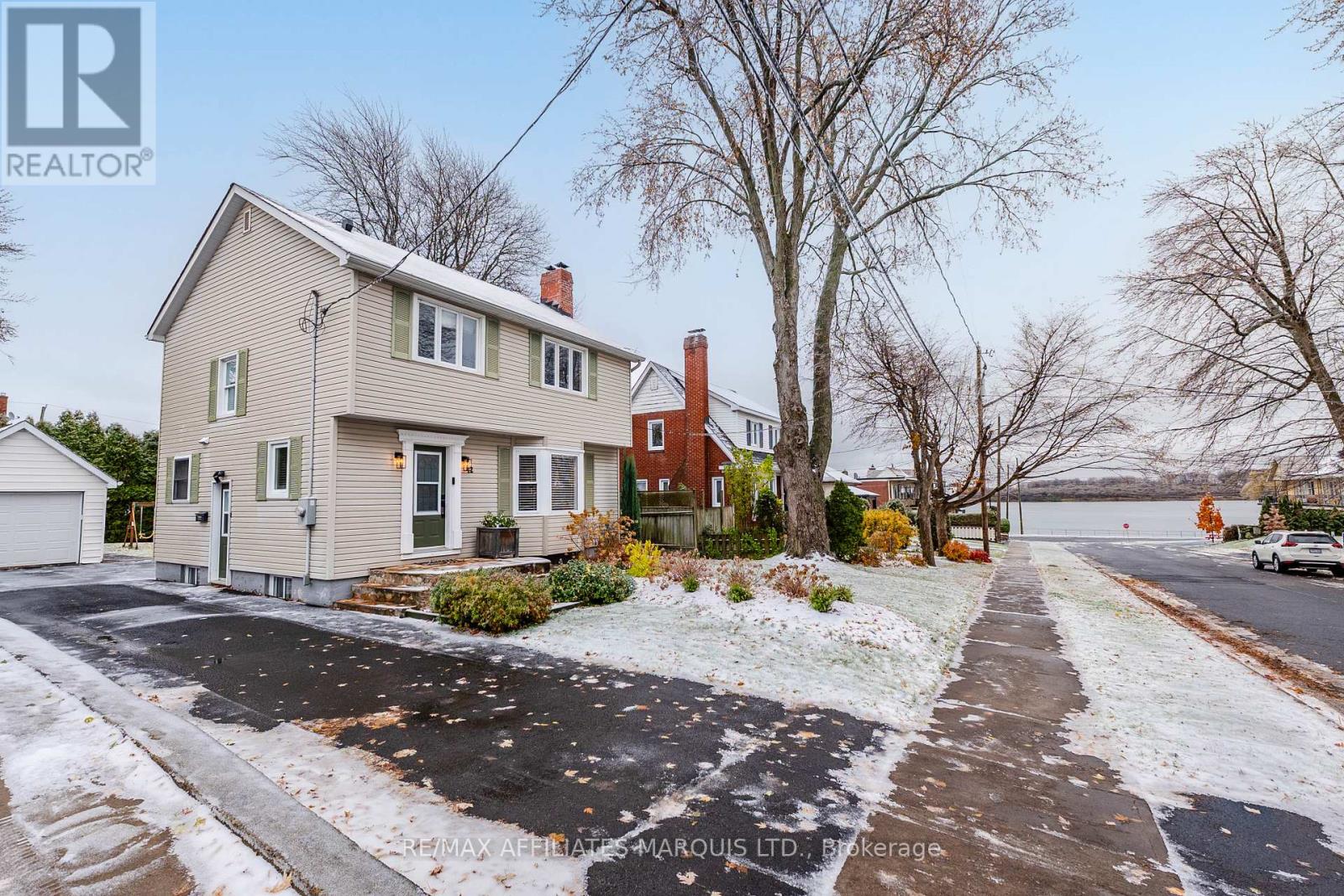 12 Bryden Avenue, Cornwall, Ontario  K6H 5M5 - Photo 3 - X12532020