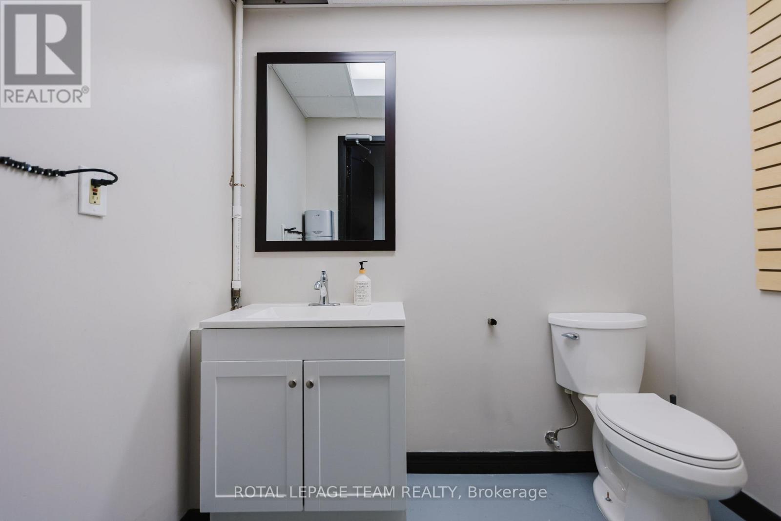 3 - 43 Roydon Place, Ottawa, Ontario  K2E 1A3 - Photo 11 - X12476463