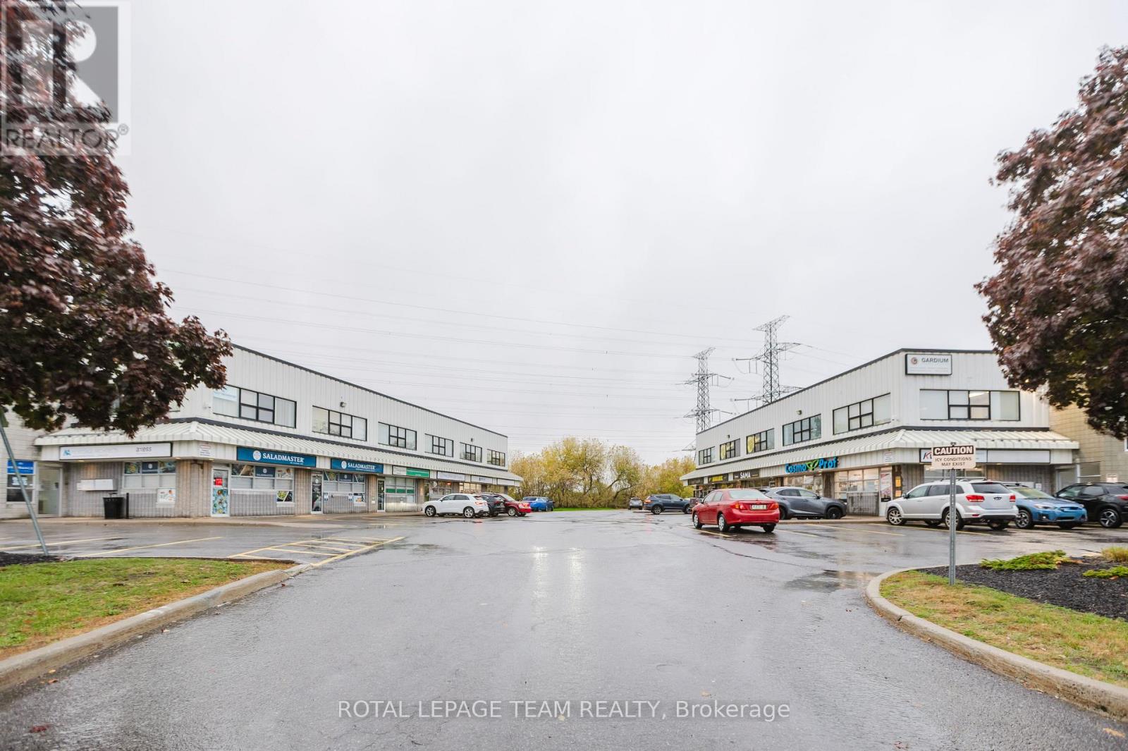 3 - 43 Roydon Place, Ottawa, Ontario  K2E 1A3 - Photo 2 - X12476463