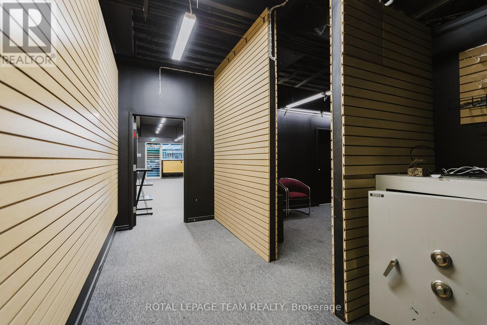 3 - 43 Roydon Place, Ottawa, Ontario  K2E 1A3 - Photo 7 - X12476463