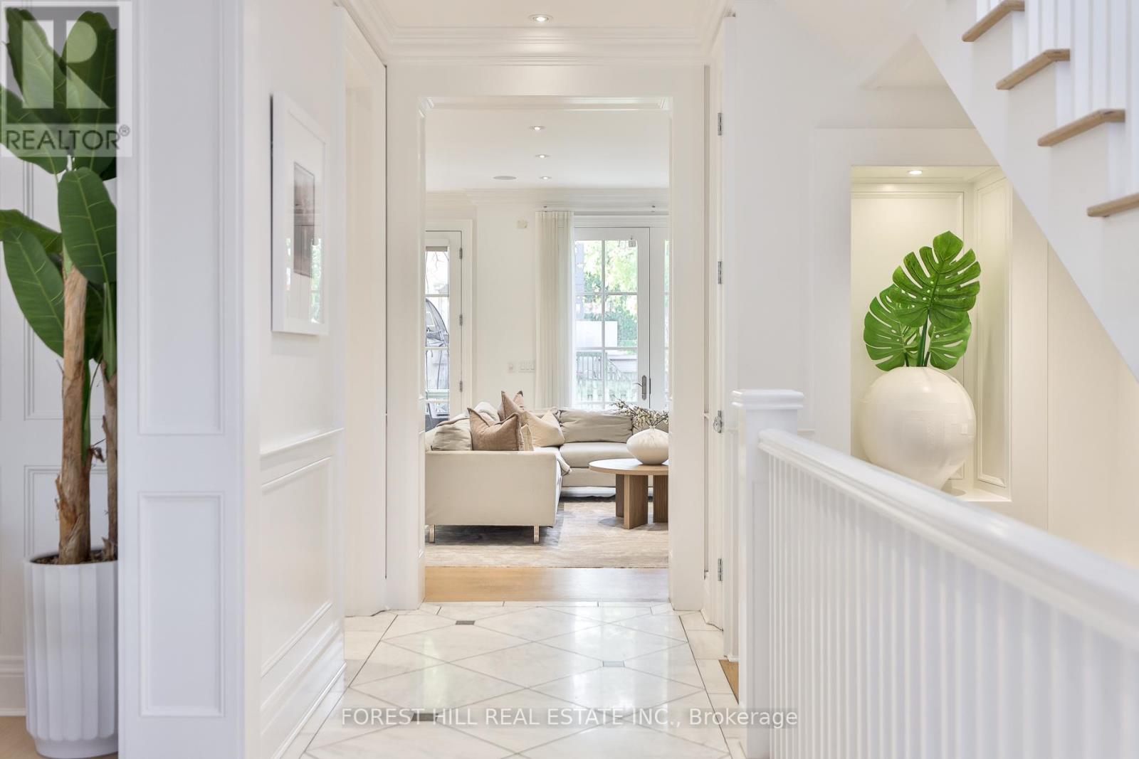 6 Esgore Drive, Toronto, Ontario  M5M 3R1 - Photo 12 - C12532226