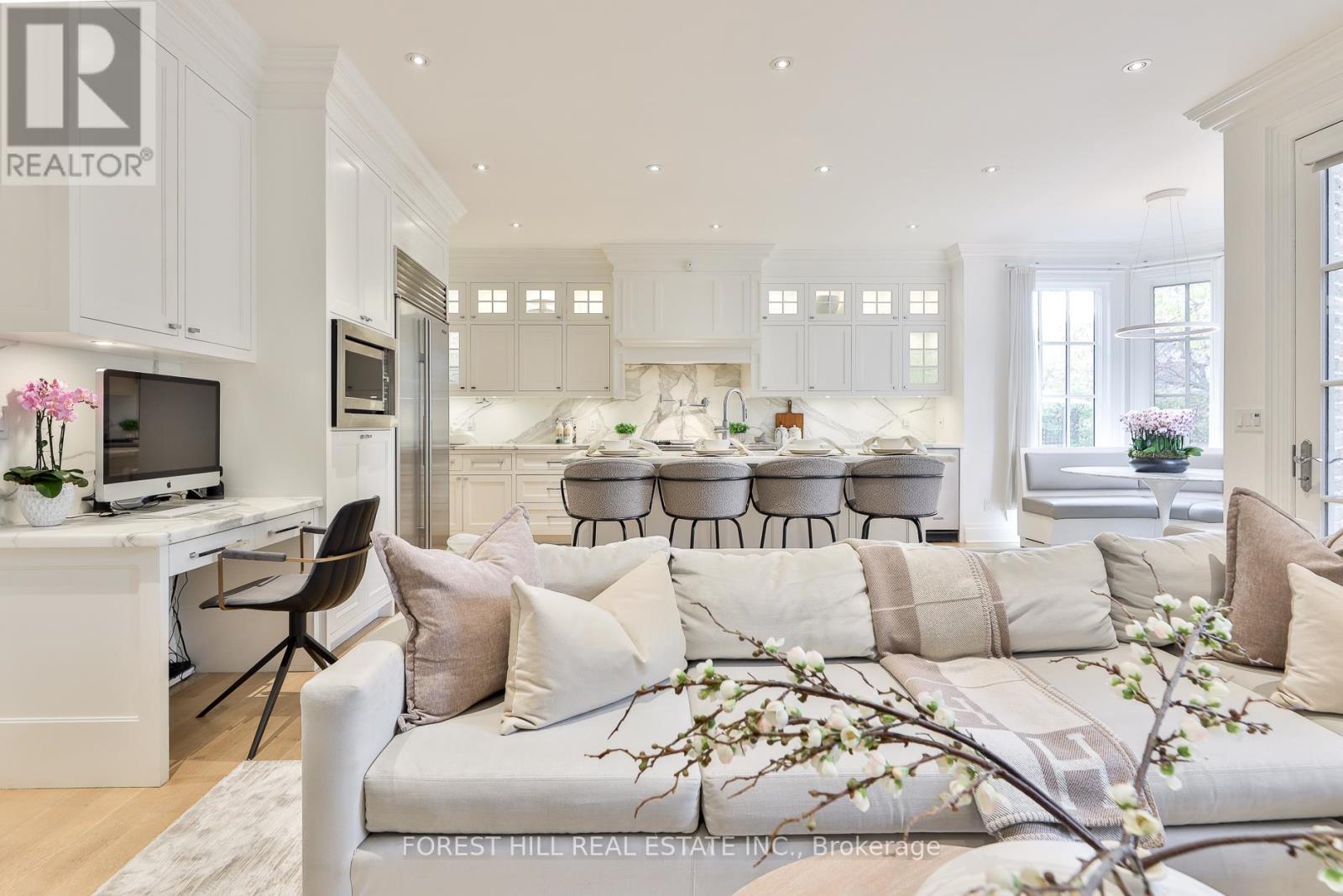 6 Esgore Drive, Toronto, Ontario  M5M 3R1 - Photo 15 - C12532226