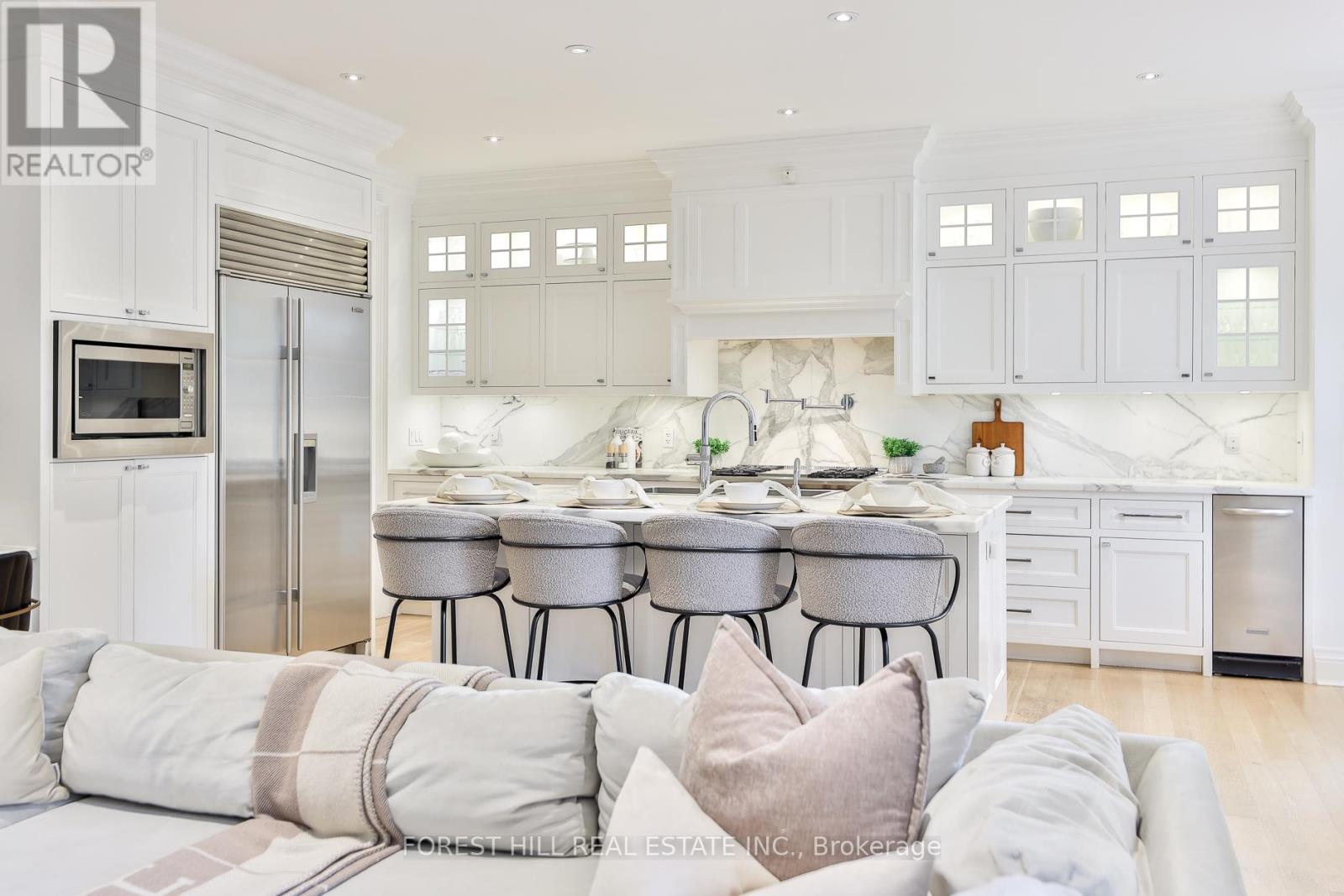 6 Esgore Drive, Toronto, Ontario  M5M 3R1 - Photo 17 - C12532226