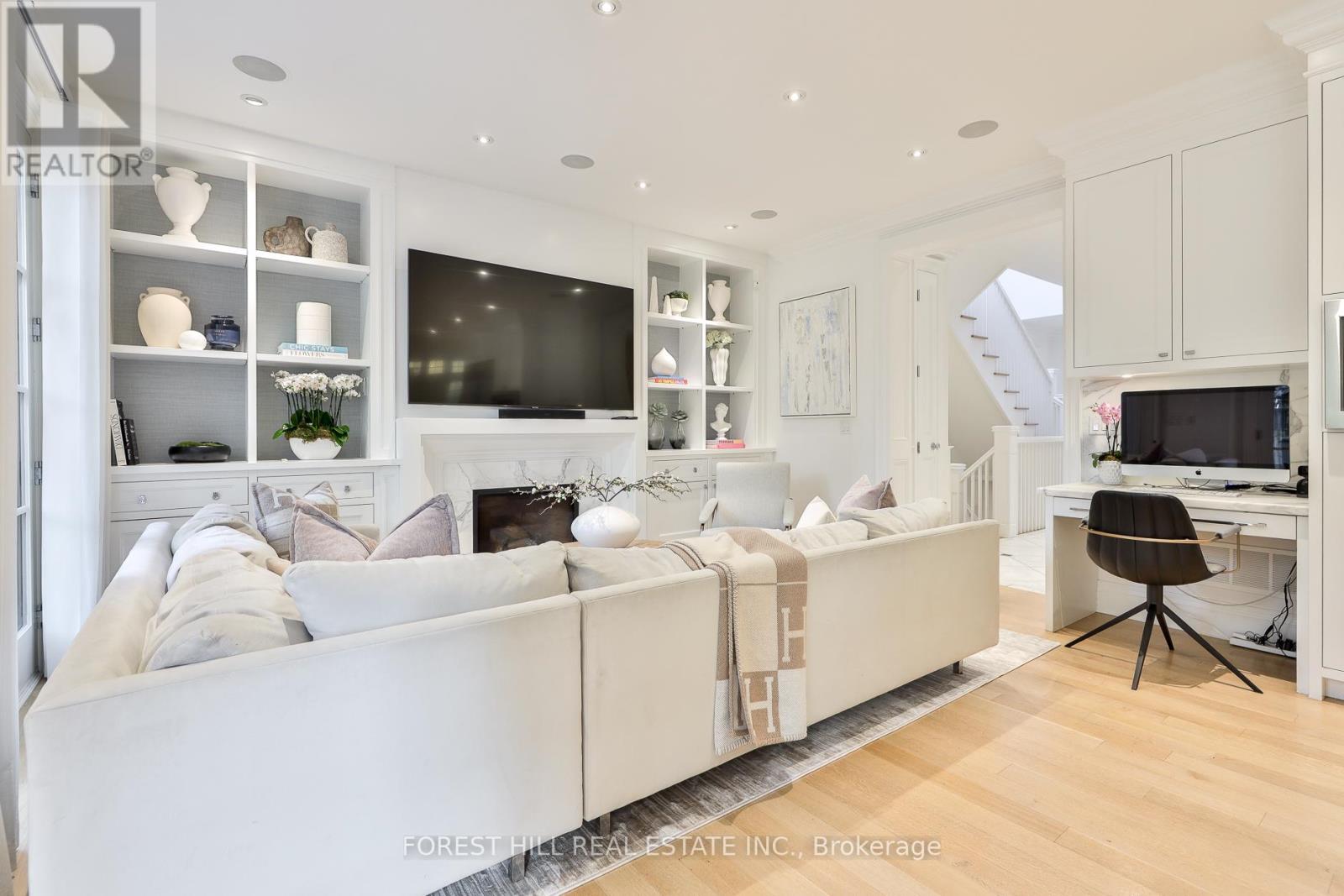 6 Esgore Drive, Toronto, Ontario  M5M 3R1 - Photo 19 - C12532226