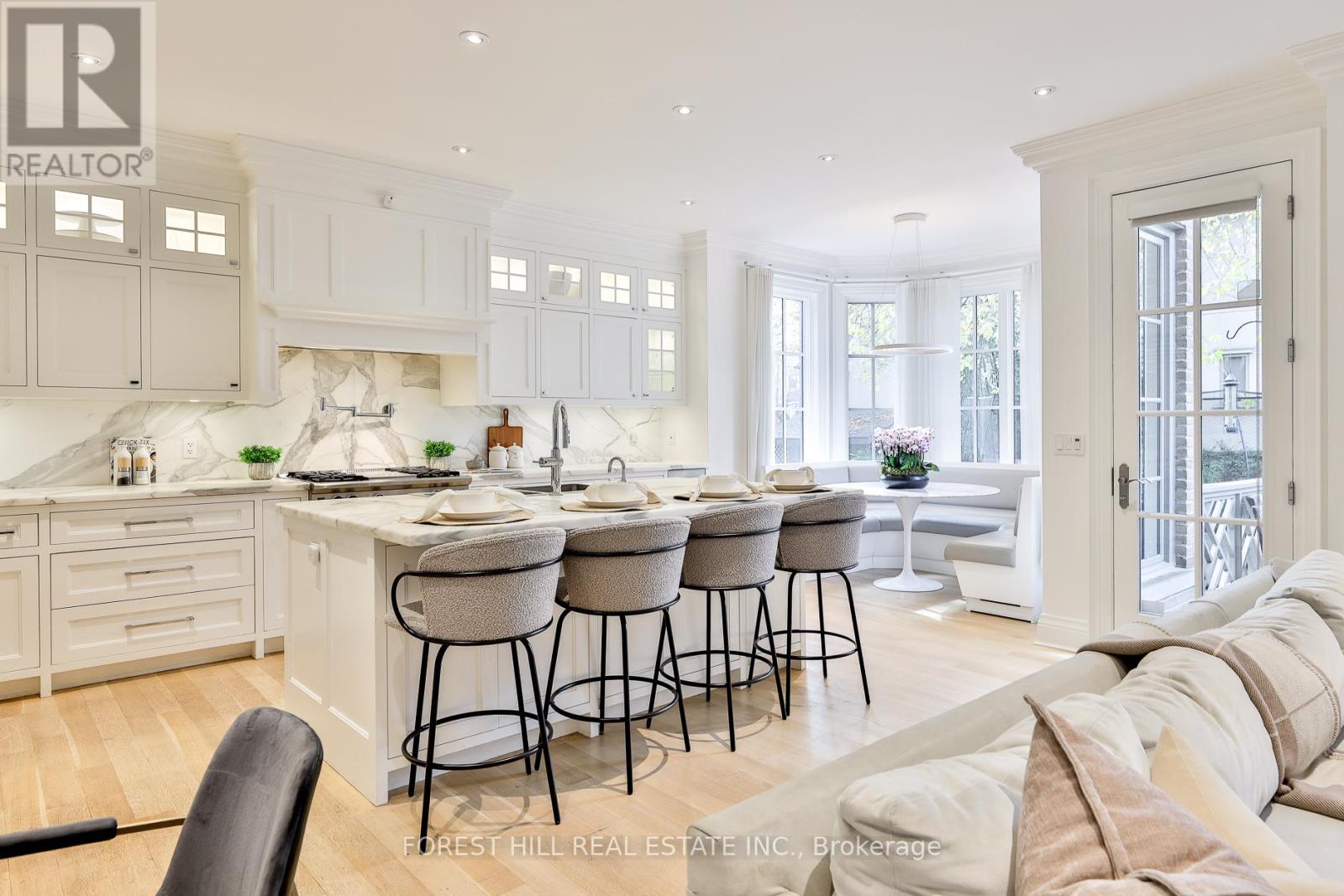 6 Esgore Drive, Toronto, Ontario  M5M 3R1 - Photo 22 - C12532226