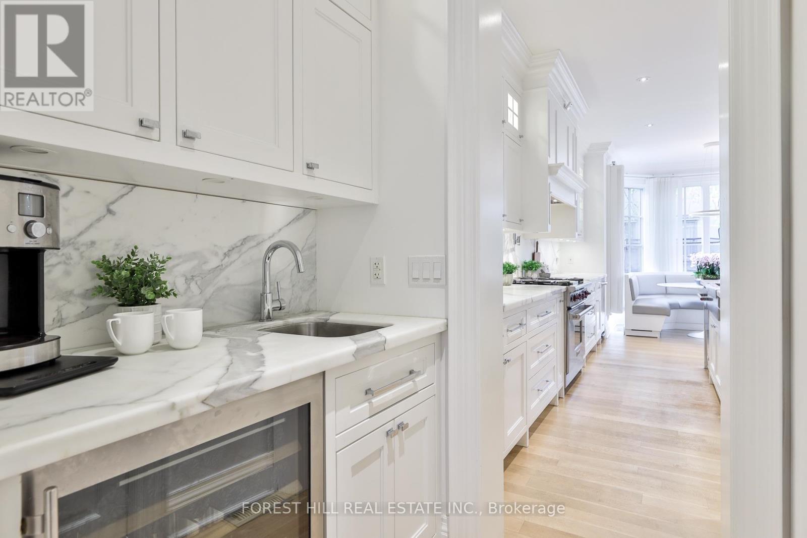 6 Esgore Drive, Toronto, Ontario  M5M 3R1 - Photo 23 - C12532226