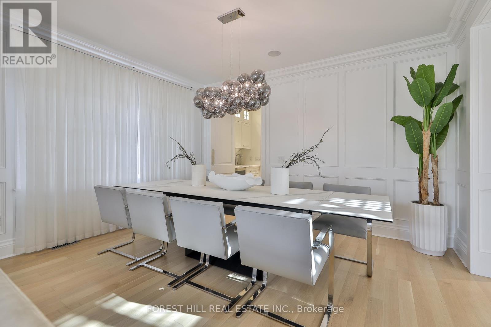 6 Esgore Drive, Toronto, Ontario  M5M 3R1 - Photo 7 - C12532226