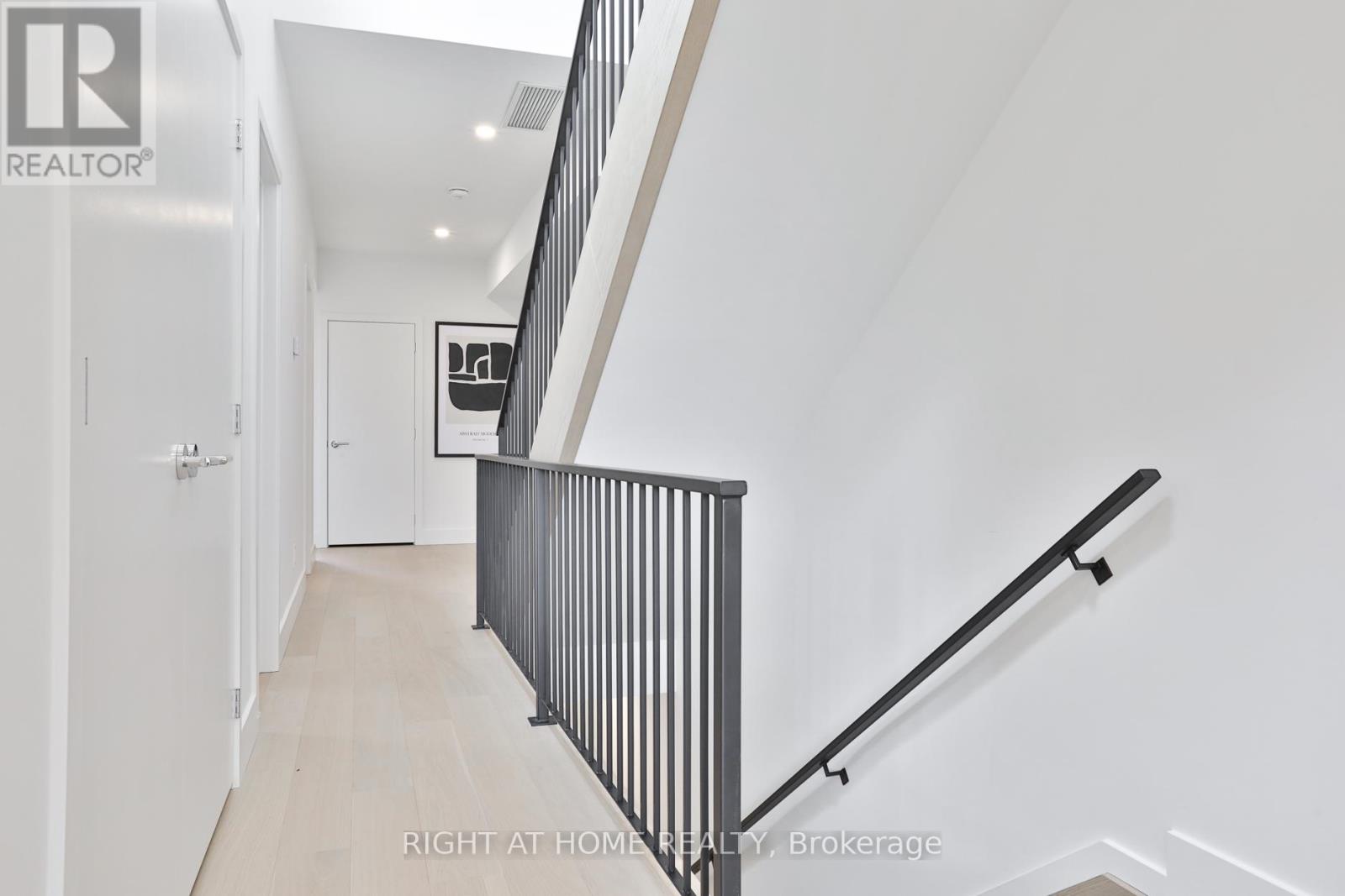 2343 Gerrard Street E, Toronto, Ontario  M4E 2E6 - Photo 13 - E12532014