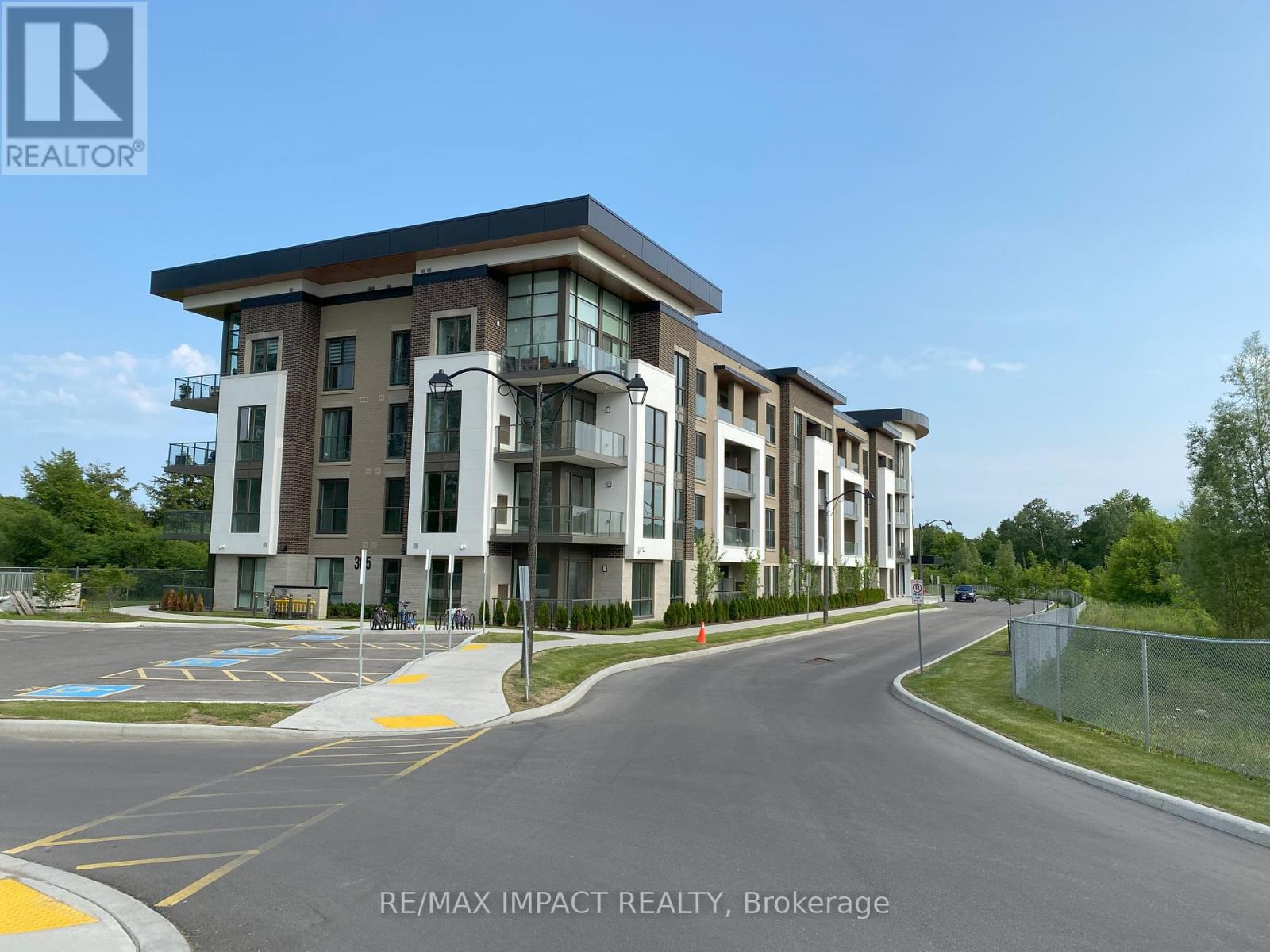 224 - 385 ARCTIC RED DRIVE, Oshawa, Ontario